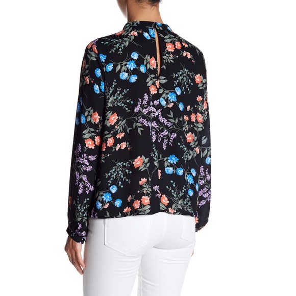 Lush Keyhole Blouse - Picture 2 of 2